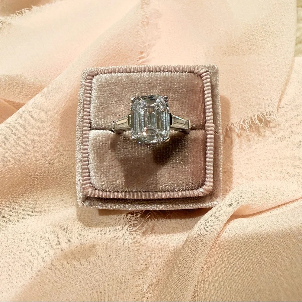 4CT Emerald Cut Engagement‎ Ring Baguette Three Stone Modern It-Girl Aesthetic - Picture 9 of 15